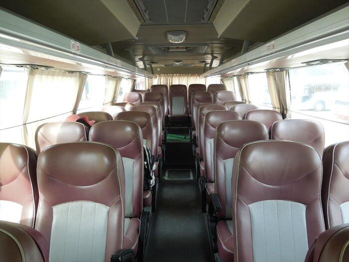 フエに行くのはダナン発の現地ツアー　バス内