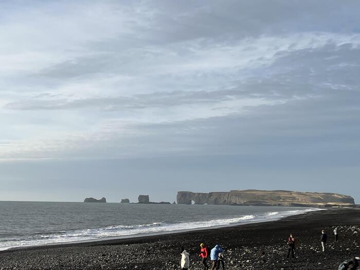 黒い砂浜レイニスフィヤラ