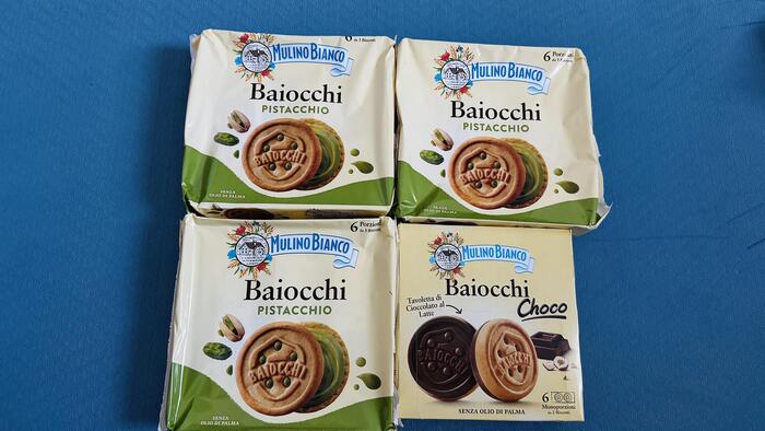 朝食用の大サイズが多いのですが、おみやげならコンパクトサイズで