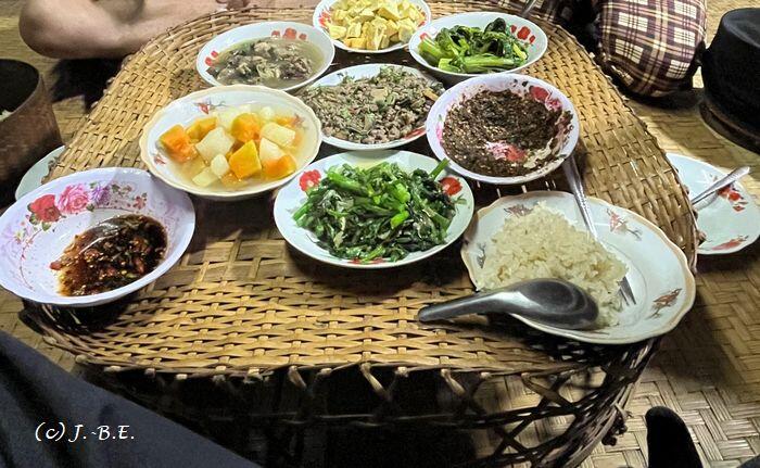 宿泊した家で出されたご馳走