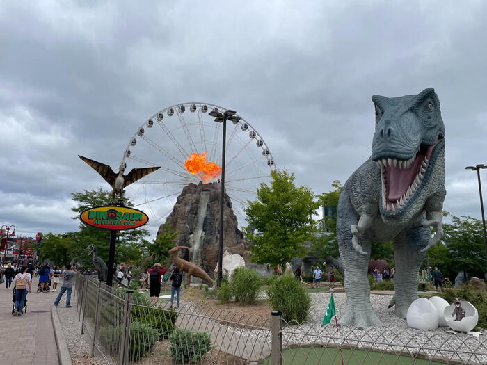 撮影し放題のダイナソー・アドベンチャーゴルフの恐竜たち