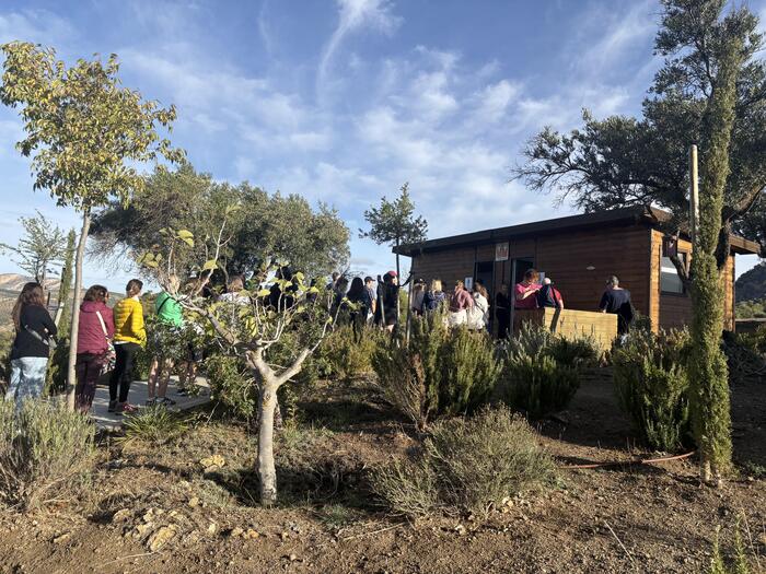 カミニート・デル・レイのトイレの前に並ぶ人々