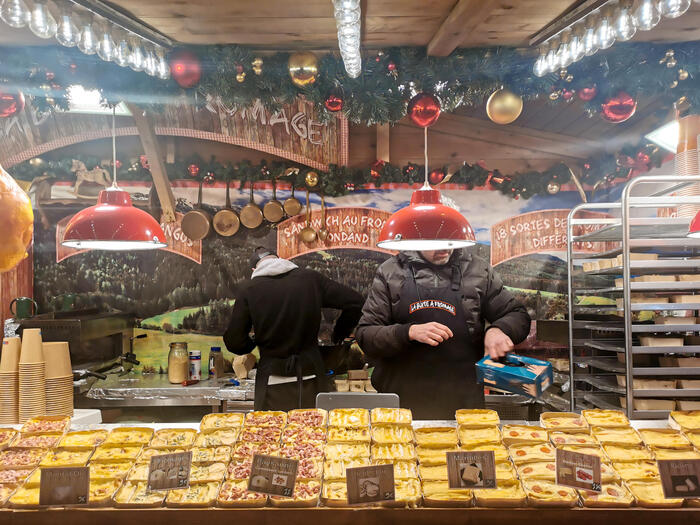 チュイルリー公園クリスマスマーケットの魅力は食べ物の屋台が多いこと