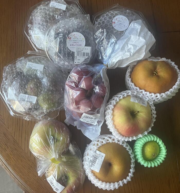 いろいろな品種のイチジクを味わうことがなかったので多めに。ほかにも旬の果物をゲット