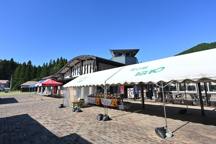 「道の駅 協和 四季の森」のテント販売所