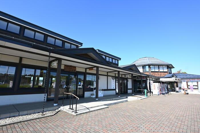 道の駅かみおか「茶屋っこ一里塚」の外観