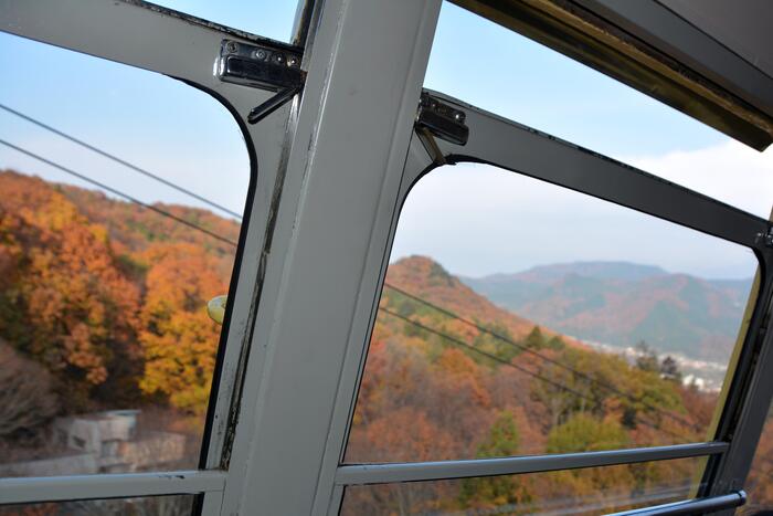 紅葉が進むに連れてグラデーションが変化する宝登山