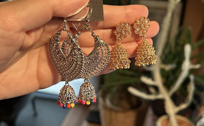 伝統的な民族調のピアス