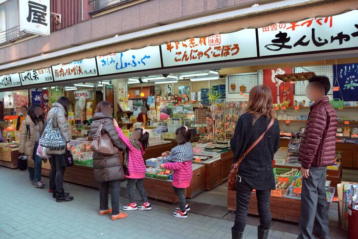 岩畳通り商店街の土産店
