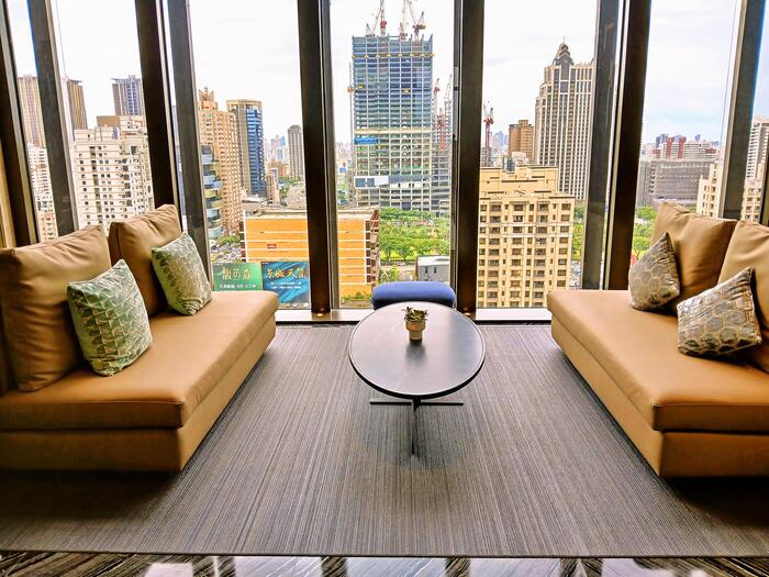 眺めのよい20階のロビー