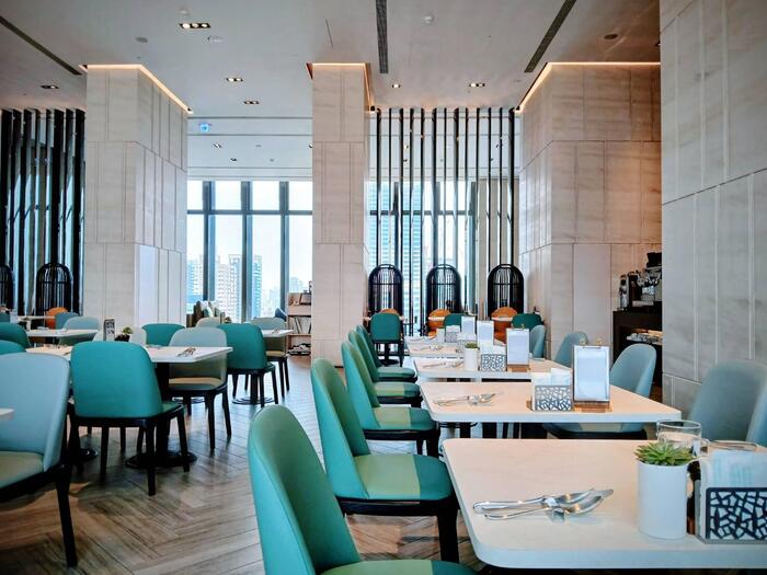 内装、メニュー共にリニューアルした20階のレストラン「Ripple」