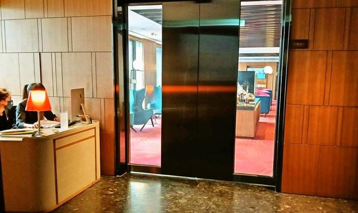 19階フロア専用のラウンジ「京棧會館」の入り口