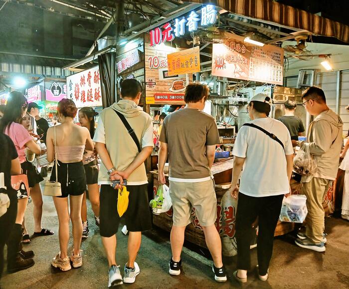＜「瑞豐夜市」は月曜日と水曜日以外は夕方17:00頃から営業しています＞