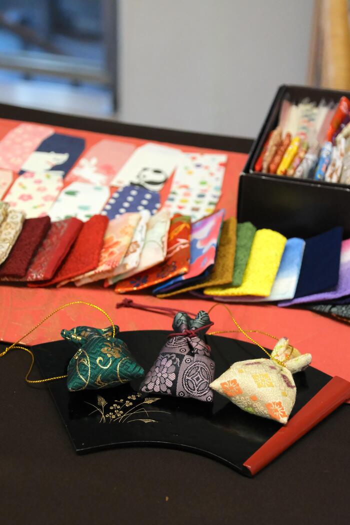 館内でのお香づくり体験