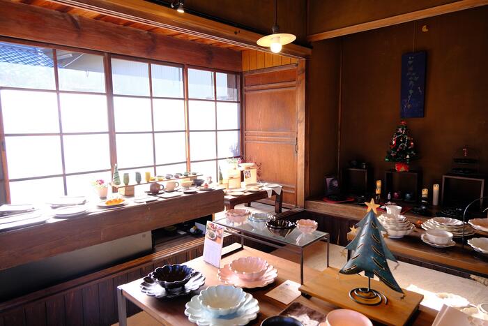 築80年以上の蔵を活用した「カネコ小兵製陶所」