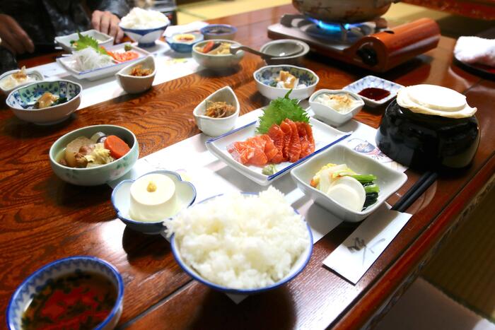 奥入瀬の湧水で養殖されたニジマス、十和田の特産野菜