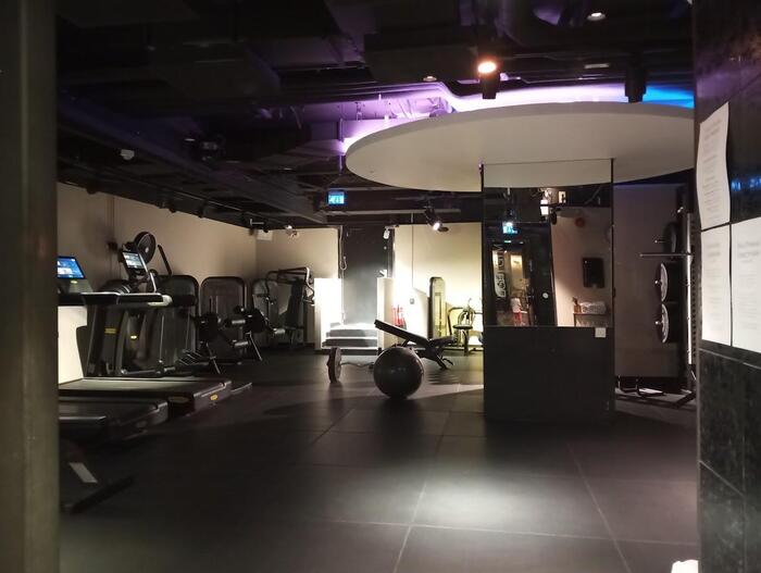 宿泊者向けの24時間利用可能なジム
