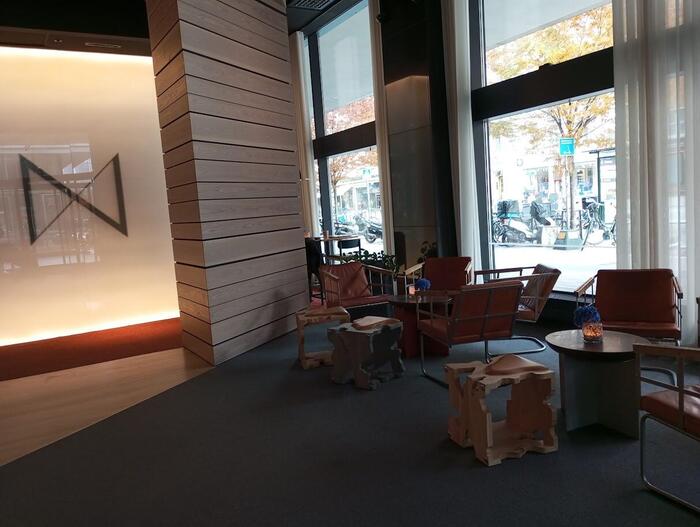 ストックホルムを代表する駅前のデザインホテル、Nordic Light Hotel　入り口ホール