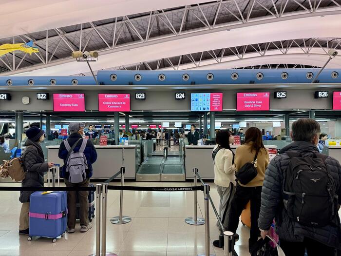 関西国際空港　ターミナル1　エミレーツ航空　チェックインカウンター