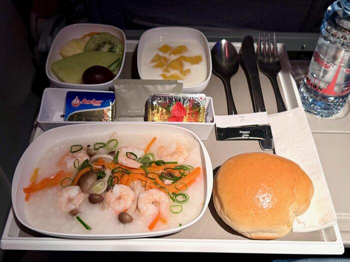 エミレーツ航空　ボーイング777-300 機内食