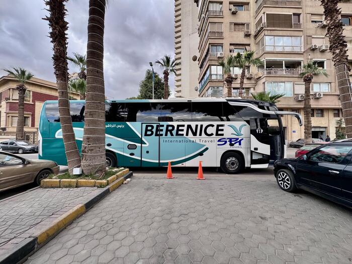 エジプト　カイロ　貸切バス