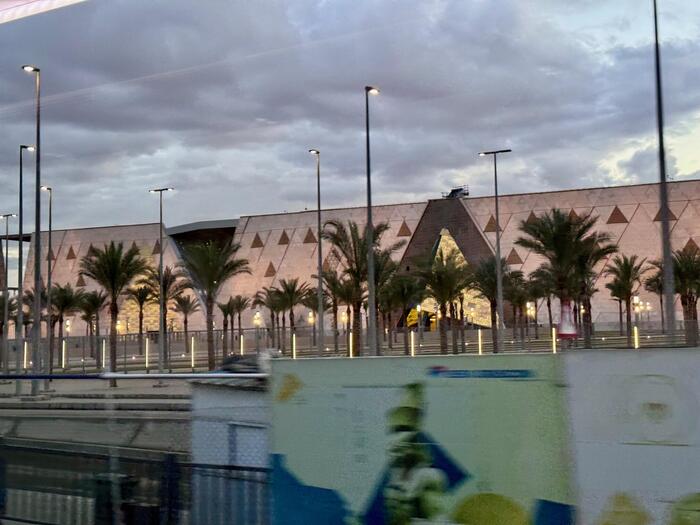 エジプト　カイロ　ギザ　大エジプト博物館