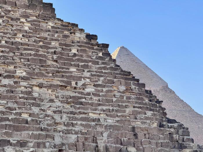エジプト　ギザ　ギザの三大ピラミッド　クフ王　カフラー王