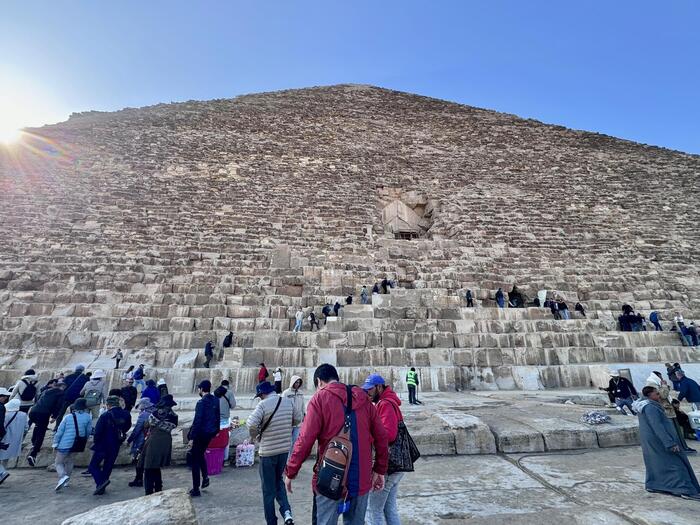 エジプト　ギザ　ギザの三大ピラミッド　クフ王