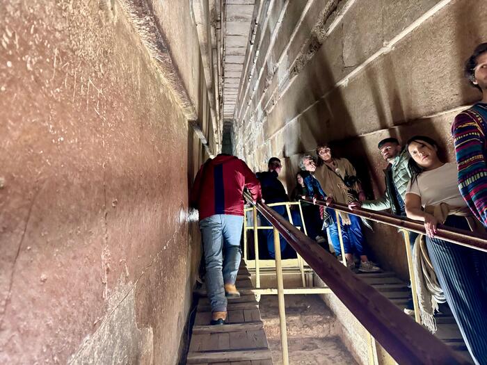 エジプト　ギザ　ギザの三大ピラミッド　クフ王