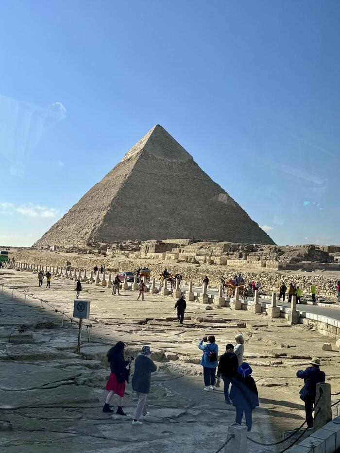 エジプト　ギザ　ギザの三大ピラミッド　カフラー王