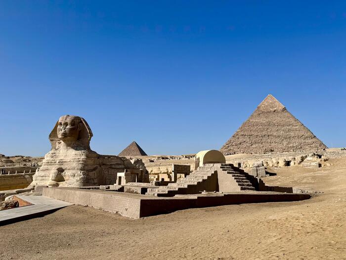 エジプト　ギザ　ギザの三大ピラミッド　スフィンクス