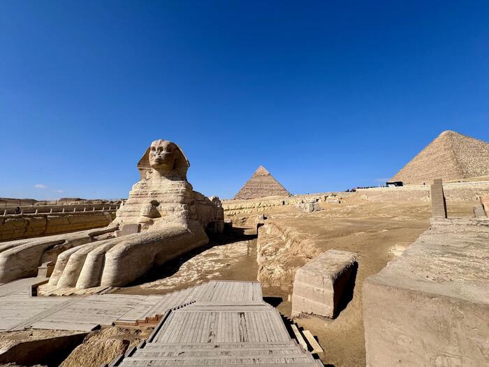 エジプト　ギザ　ギザの三大ピラミッド　スフィンクス