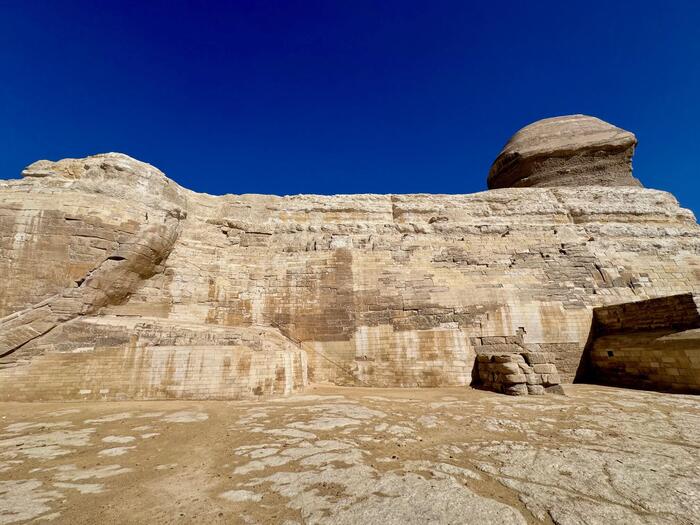 エジプト　ギザ　ギザの三大ピラミッド　スフィンクス