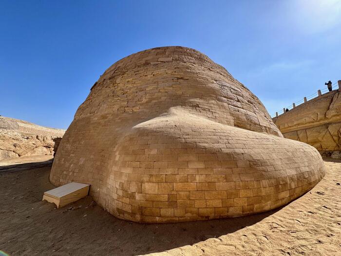 エジプト　ギザ　ギザの三大ピラミッド　スフィンクス