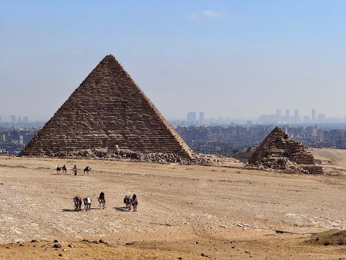 エジプト　ギザ　ギザの三大ピラミッド　パノラマ展望台