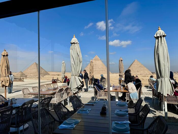 エジプト　ギザ　9 Pramids Lounge
