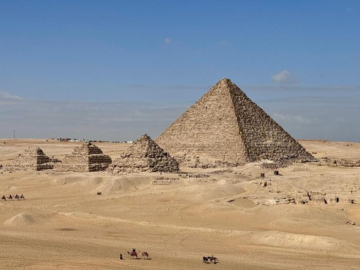 エジプト　ギザ　ギザの三大ピラミッド　メンカウラー王