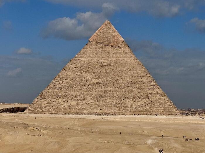 エジプト　ギザ　ギザの三大ピラミッド　カフラー王