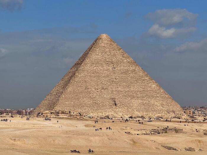 エジプト　ギザ　ギザの三大ピラミッド　クフ王