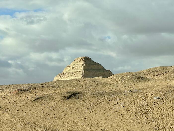エジプト　サッカラ　階段ピラミッド　ジェセル王