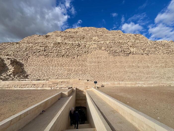 エジプト　サッカラ　階段ピラミッド　ジェセル王
