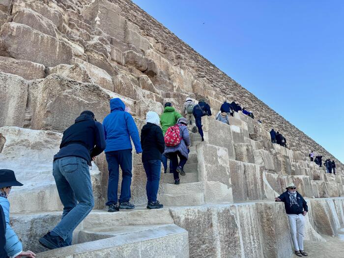 エジプト　ギザ　ギザの三大ピラミッド　クフ王