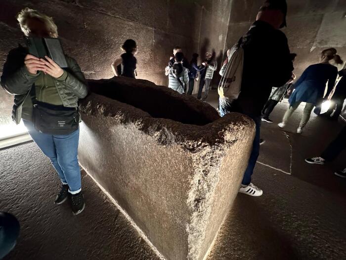 エジプト　ギザ　ギザの三大ピラミッド　クフ王