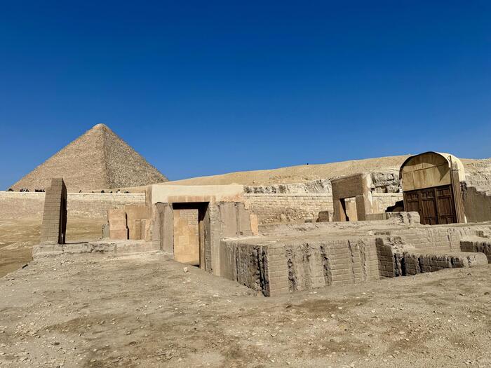 エジプト　ギザ　ギザの三大ピラミッド　スフィンクス