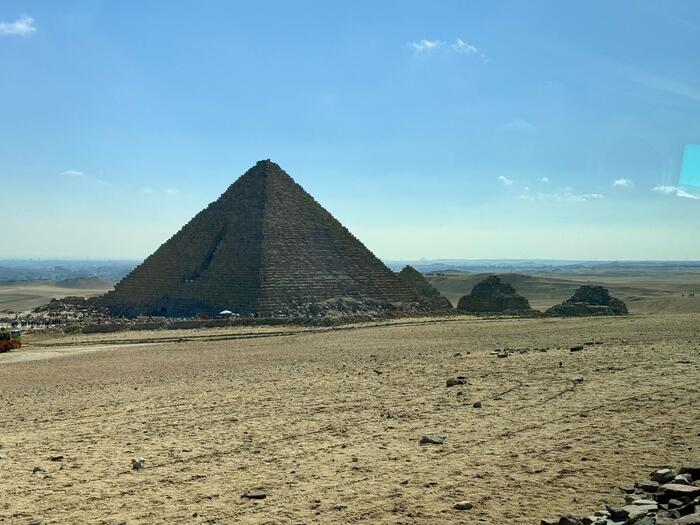 エジプト　ギザ　ギザの三大ピラミッド　メンカウラー王