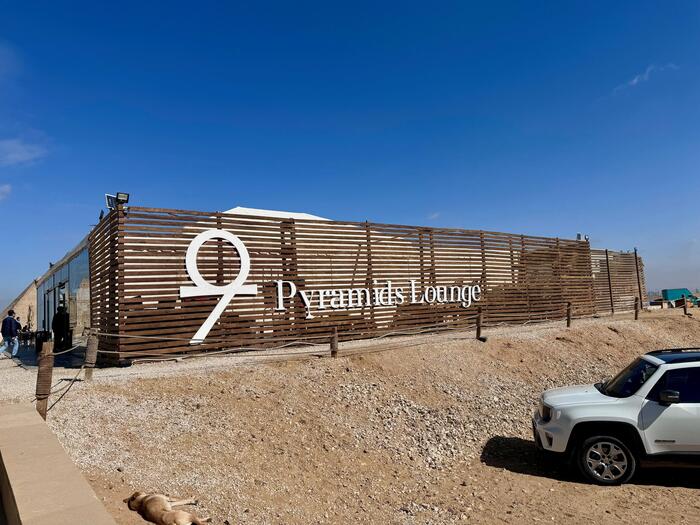エジプト　ギザ　9 Pramids Lounge