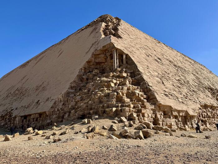 エジプト　ダハシュール　屈折ピラミッド　スネフェル王