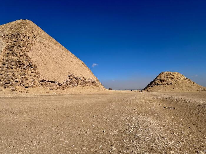 エジプト　ダハシュール　屈折ピラミッド　スネフェル王