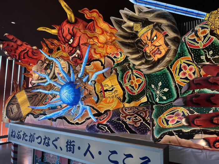 ねぶたミュージアムと1階のねぶたホール