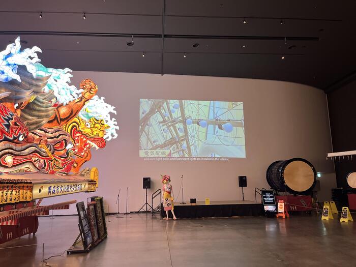 大型スクリーンでの映像上映や、ねぶた囃子演奏・ハネト体験・囃子体験